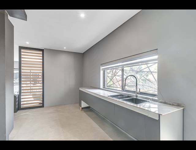 3 BEDROOM FREEHOLD FOR SALE IN LINDEN
